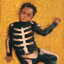 Donis Cielo, «Niño envuelto con...» detalle, temple y óleo sobre madera, 2007.